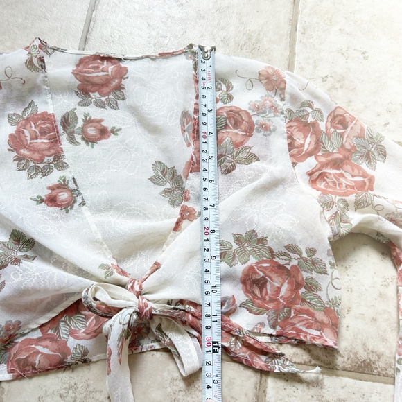 Vintage 60’s Floral Bell Sleeve Tie Up Crop Top Lightweight Feminine Girl Era - Picture 6 of 8